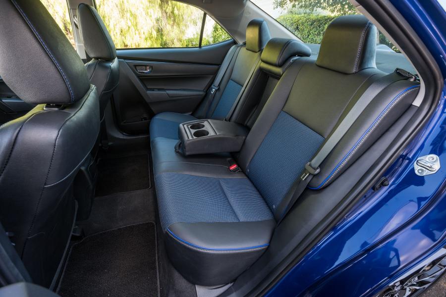 Интерьер Toyota Corolla SE 2016 года  (NA) (фото 13 из 13)